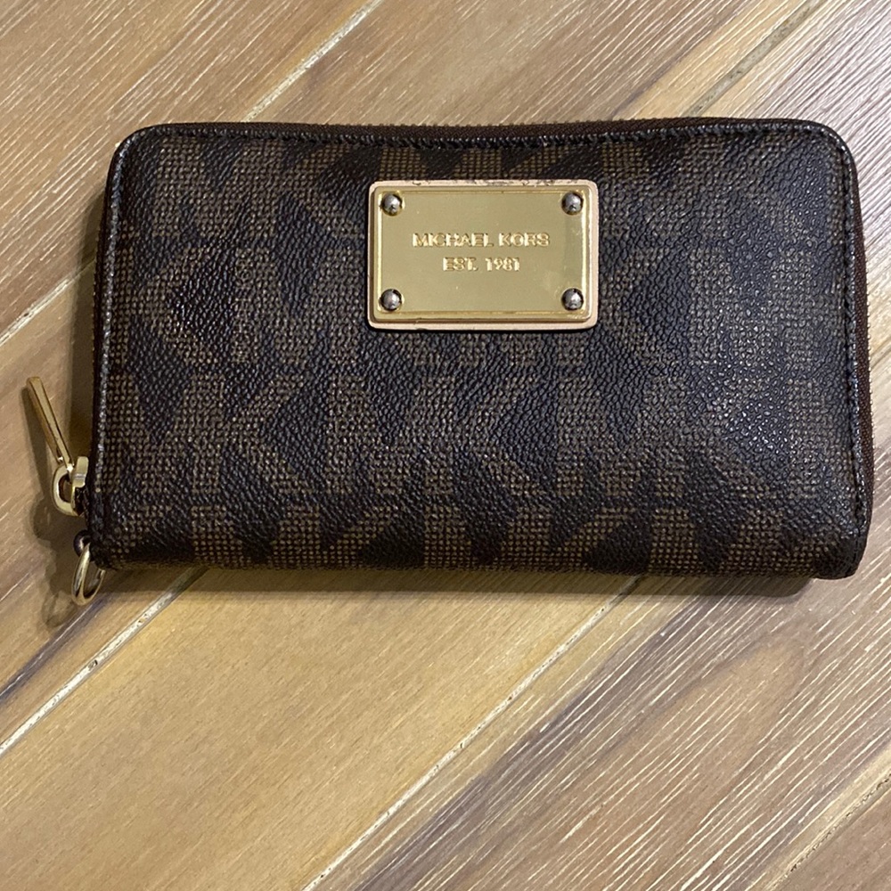 Michael Kors Small Logo and Leather Wallet